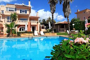 Oasis Pool House by GHH