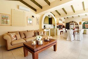 Oasis Pool House by GHH