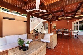 Oasis Pool House by GHH