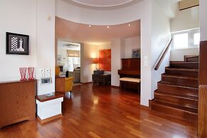 Oasis Pool House by GHH