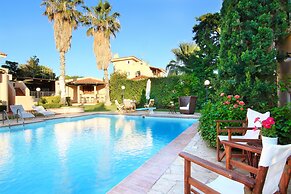 Oasis Pool House by GHH