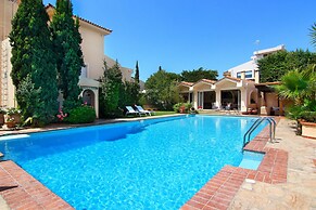 Oasis Pool House by GHH