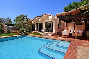 Oasis Pool House by GHH