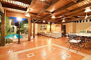 Oasis Pool House by GHH