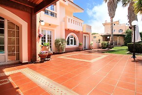 Oasis Pool House by GHH