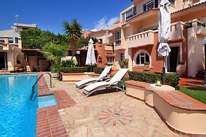 Oasis Pool House by GHH