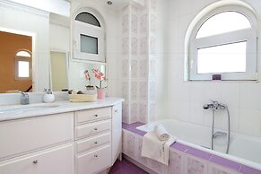 Oasis Pool House by GHH