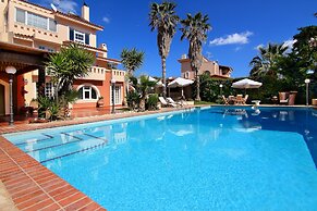 Oasis Pool House by GHH