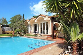 Oasis Pool House by GHH