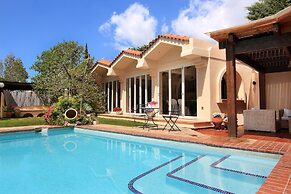 Oasis Pool House by GHH