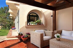 Oasis Pool House by GHH