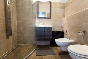 Budapest Easy Flat - Penthouse Basilica