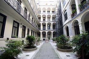 Budapest Easy Flat - Penthouse Basilica