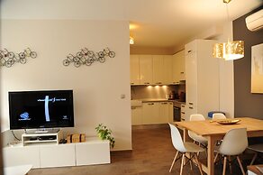 Budapest Easy Flat - Penthouse Basilica