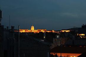 Budapest Easy Flat - Penthouse Basilica