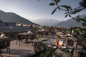 Maraias Luxury Suites & Apartments