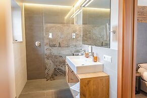 Maraias Luxury Suites & Apartments