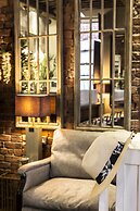 The Cow Hollow Hotel