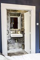 The Cow Hollow Hotel