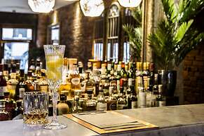 The Cow Hollow Hotel