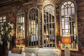 The Cow Hollow Hotel