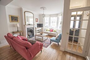 Traditional Home in Kew Gardens