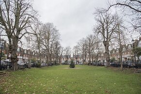 Traditional Home in Kew Gardens
