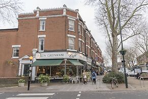 Traditional Home in Kew Gardens