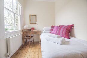 Traditional Home in Kew Gardens