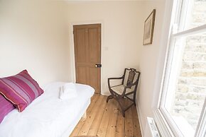 Traditional Home in Kew Gardens