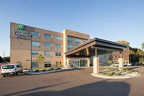 Holiday Inn Express and Suites Kalamazoo West, an IHG Hotel