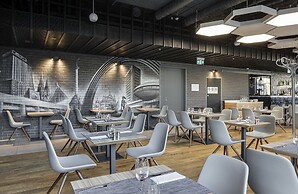 Sky Loft Hotel by Rixwell