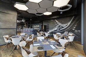 Sky Loft Hotel by Rixwell