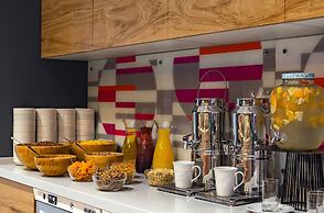 Sky Loft Hotel by Rixwell