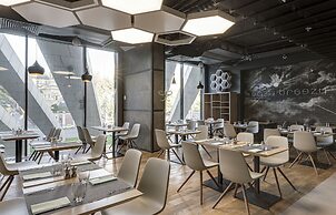 Sky Loft Hotel by Rixwell