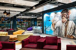 Sky Loft Hotel by Rixwell