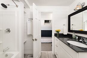 Looking Glass Beachfront Inn