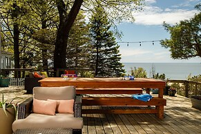 Looking Glass Beachfront Inn