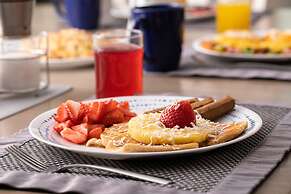 Looking Glass Beachfront Inn