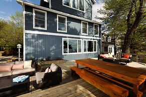 Looking Glass Beachfront Inn