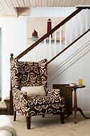 Looking Glass Beachfront Inn