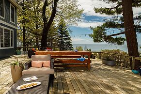 Looking Glass Beachfront Inn