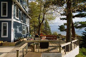 Looking Glass Beachfront Inn