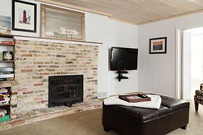 Looking Glass Beachfront Inn