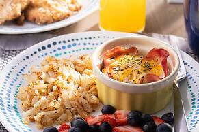 Looking Glass Beachfront Inn