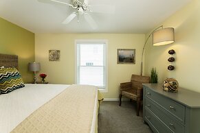 Looking Glass Beachfront Inn