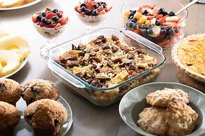 Looking Glass Beachfront Inn