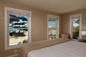 Looking Glass Beachfront Inn