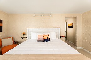 Looking Glass Beachfront Inn