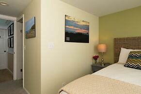 Looking Glass Beachfront Inn